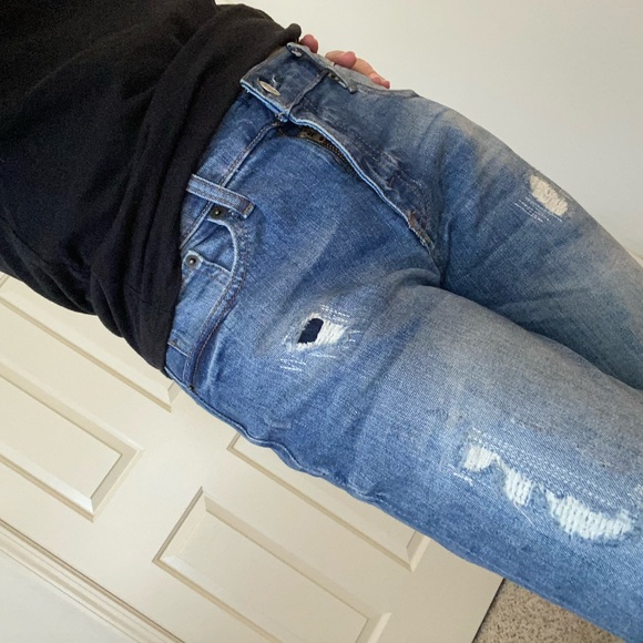 Distressed jeans - Picture 6 of 10